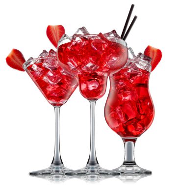 alkol beyaz zemin üzerine izole kokteyl