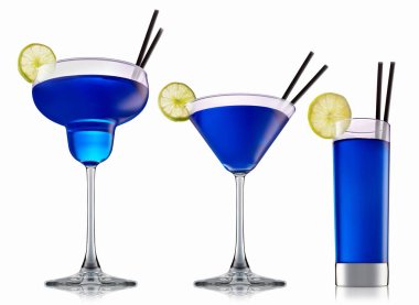 alkol beyaz zemin üzerine izole kokteyl