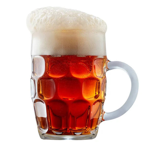 Hrnek frosty tmavě červené pivo s pěnou — Stock fotografie