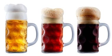 Köpük soğuk bira kupa topluluğu