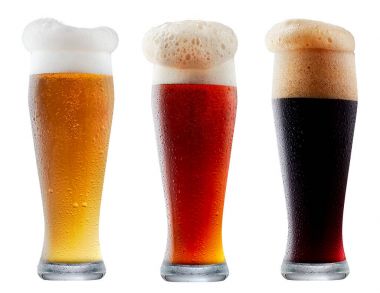 Köpük soğuk bira kupa topluluğu