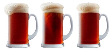 Kupa köpük soğuk koyu kırmızı bira