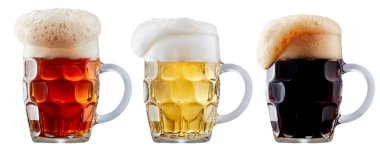 Köpük soğuk bira kupa topluluğu