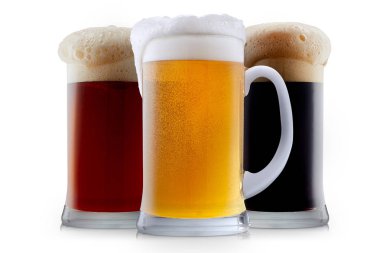 Köpük soğuk bira kupa topluluğu