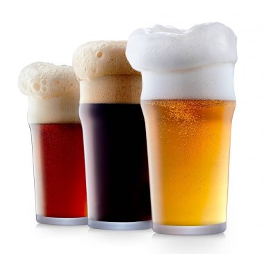 Köpük soğuk bira kupa topluluğu