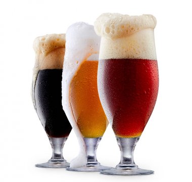 Köpük soğuk bira kupa topluluğu