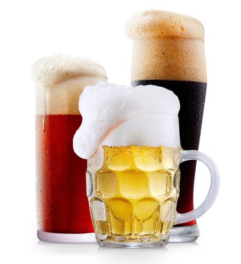 Köpük soğuk bira kupa topluluğu