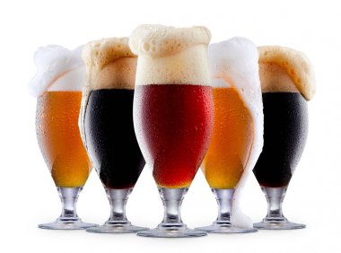 Köpük soğuk bira kupa topluluğu