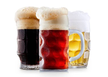 Köpük soğuk bira kupa topluluğu