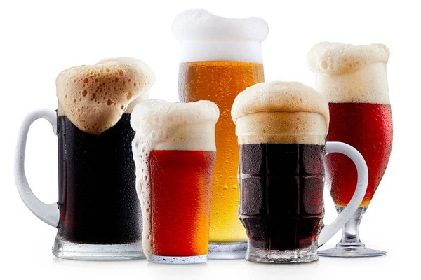 Köpük soğuk bira kupa topluluğu — Stok fotoğraf