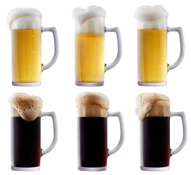 Köpük soğuk bira kupa topluluğu