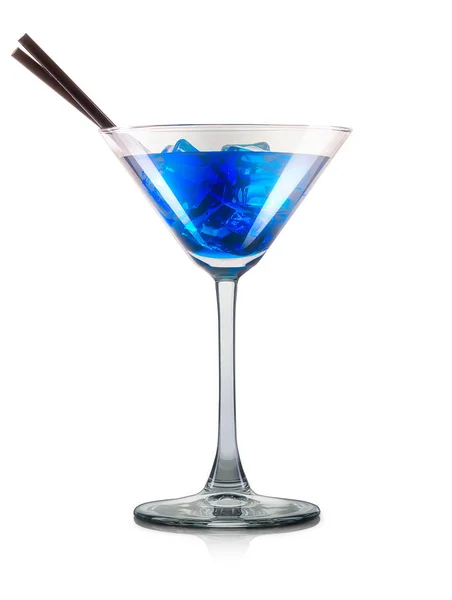 Синій коктейль кюрасао ізольований на білому тлі — стокове фото