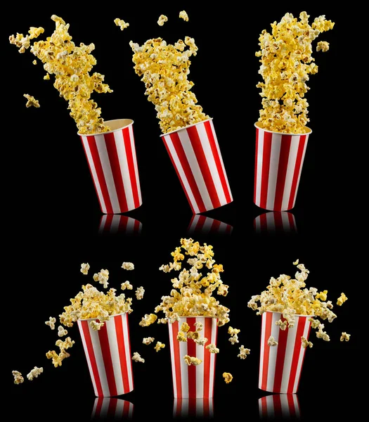 Set aus Papiereimern mit Popcorn isoliert auf schwarzem Hintergrund — Stockfoto