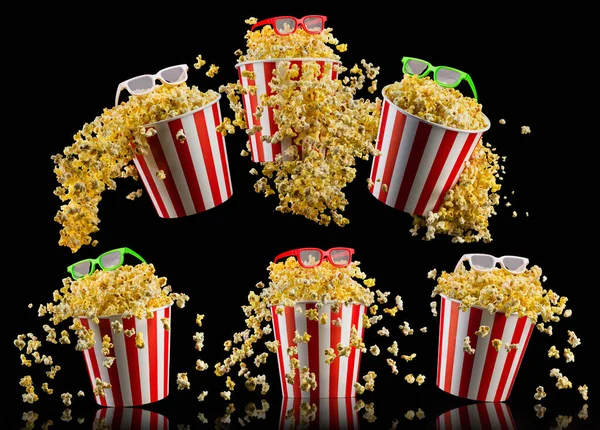 Zestaw wiadra z popcorn i okulary 3D izolowane na czarnym tle — Zdjęcie stockowe
