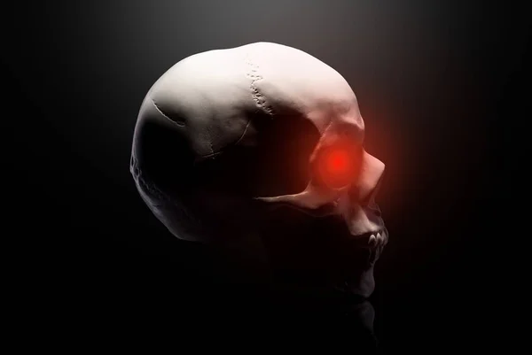 Modelo del cráneo humano con ojos rojos aislados sobre fondo negro —  Fotos de Stock