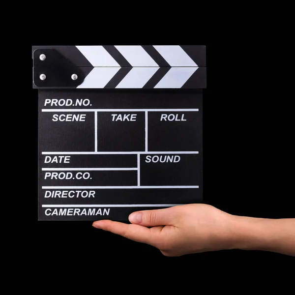 Menselijke hand vasthouden film clapper board geïsoleerd op zwarte achtergrond — Stockfoto