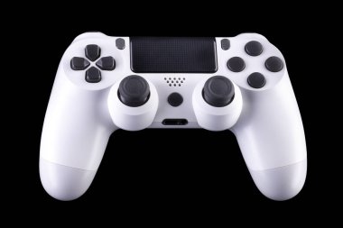 Siyah arkaplanda izole edilmiş beyaz video oyunu joystick oyun sahası