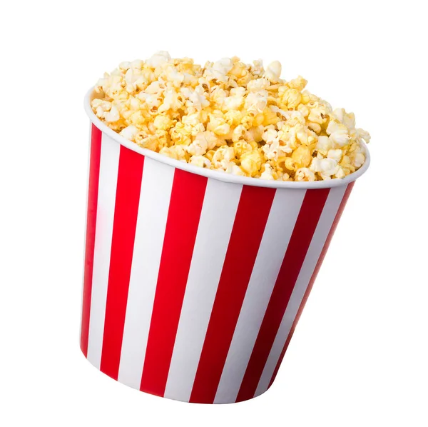 Beyaz arka planda izole edilmiş patlamış mısırlı kağıt şeritli kova ve kırpma yolu. Sinema kavramı mı yoksa televizyon izlemek mi?.