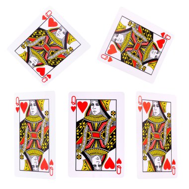 Kırpma yolu olan beyaz arkaplanda poker kartları oynanıyor. Kumar ve kumarhane kavramı