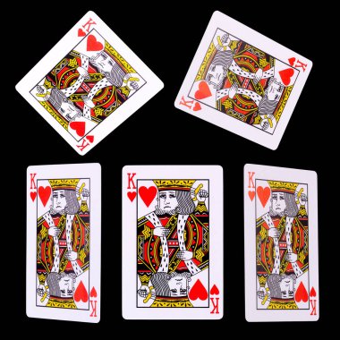 Siyah arkaplanda, kırpma yolu ile poker oynamak. Kumar ve kumarhane kavramı