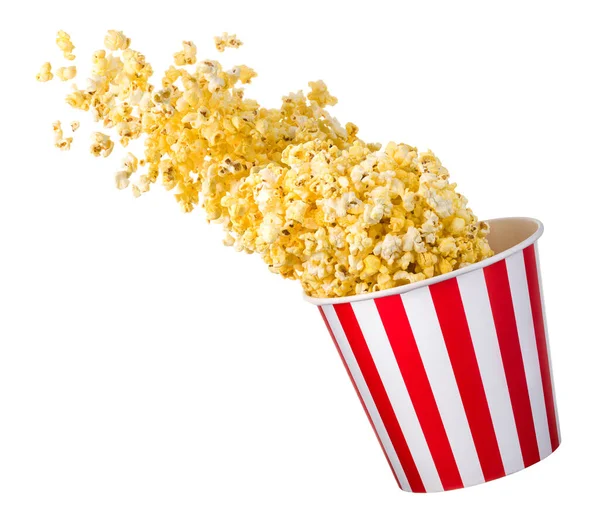 Vliegende popcorn van papier gestreepte emmer geïsoleerd op zwarte achtergrond — Stockfoto