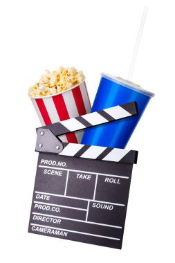 Uçan patlamış mısır ve film alkışları beyaz arka planda izole edildi