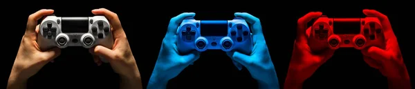 Ensemble Mains Tenant Une Manette Jeu Vidéo Dans Des Néons — Photo