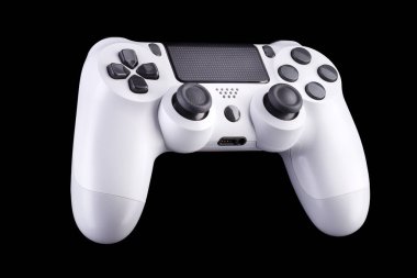 Siyah arkaplanda kırpma yolu ile izole edilmiş beyaz video oyunu joystick oyun sahası