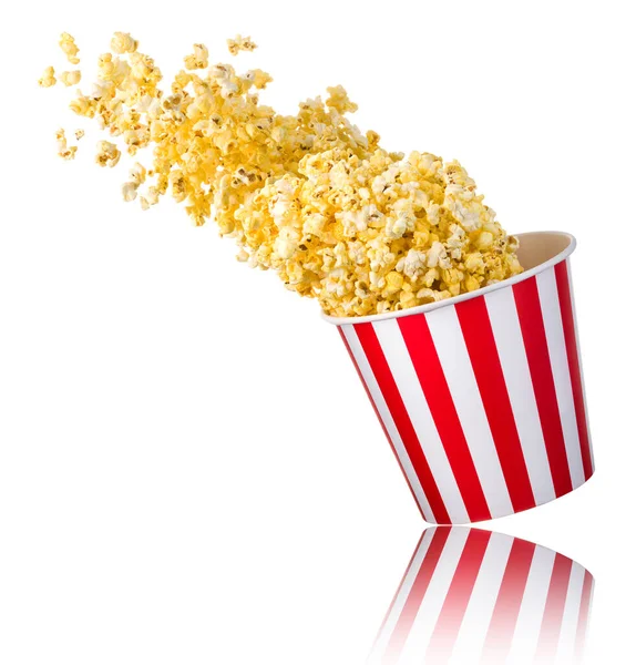 Latający Popcorn Papierowego Wiadra Paski Odizolowany Białym Tle Ścieżką Wycinania — Zdjęcie stockowe