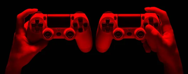 Ensemble Mains Tenant Une Manette Jeu Vidéo Dans Des Néons — Photo