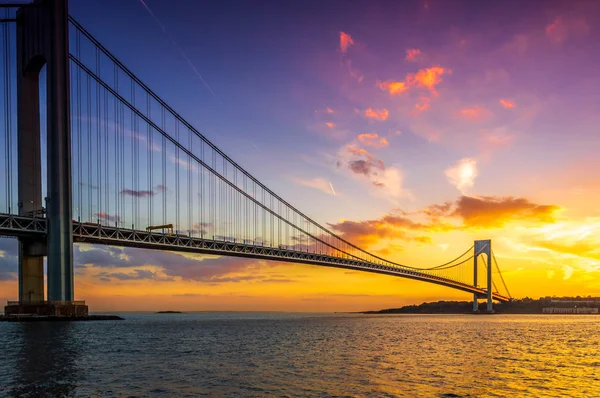 Günbatımı üzerinde Verrazano Köprüsü, Ny