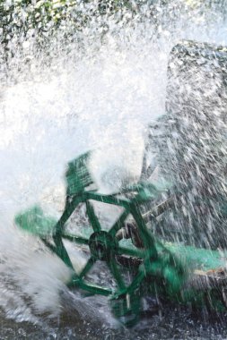 su türbini balık çiftliğinde