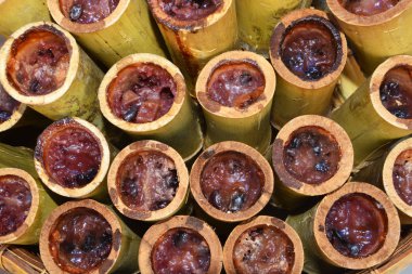 Bambu pirinç (Khao Larm)