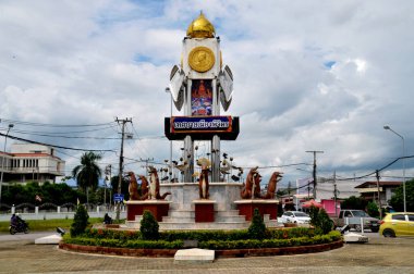 Çember Saat Kulesi 'nin etrafındaki timsah.