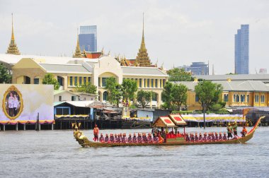 Kraliyet Mavna Alayı 'nın büyük eğitimi Kral Rama X' in taç giyme töreninin son kraliyet töreni..