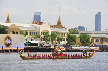 Kraliyet Mavna Alayı 'nın büyük eğitimi Kral Rama X' in taç giyme töreninin son kraliyet töreni..