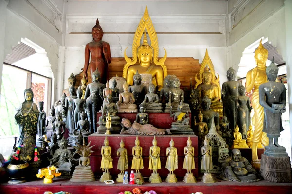 Gorup der alten Buddha-Statue im wat analyo thipayaram — Stockfoto