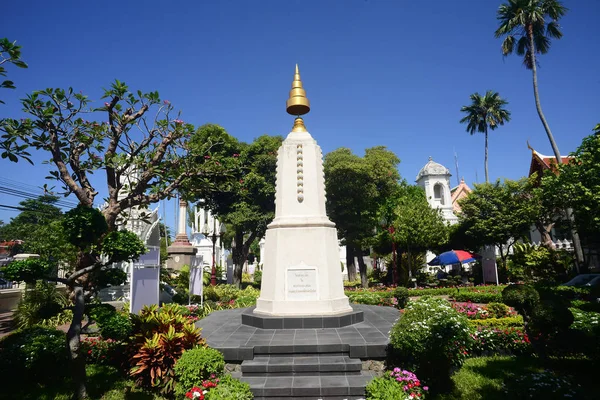 Královský hřbitov ve Wat Ratchabophit Na západním konci chrámu je královský hřbitov — Stock fotografie