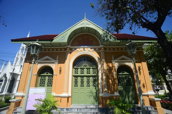 Edificio Vihara Noi en el Cementerio Real de Wat Ratchabophit — Foto de Stock