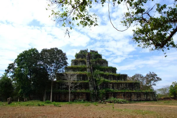 Vista Pirámide Siete Niveles Koh Ker Sitio Del Templo Prasat —  Fotos de Stock
