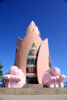 Nha Trang, Vietnam, 29 Şubat 2020: Tram Huong Kulesi, Nha Trang şehrinin sembolü olarak kabul edilir.