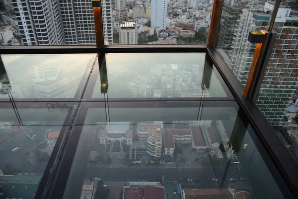 Nha Trang, Vietnam, 28 Şubat 2020: Giriş bileti Skylight Çatı Barı 'nda 1 Bedava Karşılama İçeceği içeriyor