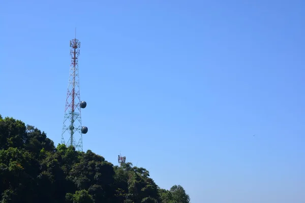 Antennensäule Ausrüstung Für Mobilfunk Signalrepeater — Stockfoto