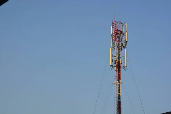 Antennensäule Ausrüstung Für Mobilfunk Signalrepeater — Stockfoto