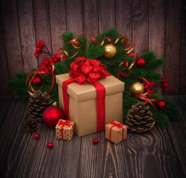 Noel ve yeni yıl arka plan: hediyeler, cam toplar, dekorasyon