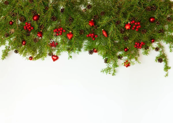 Fondo Navidad Año Nuevo Ramas Abeto Bayas Rojas Juguetes Conos —  Fotos de Stock