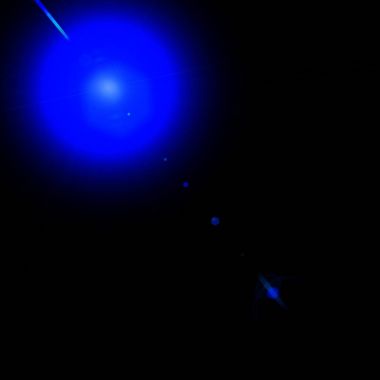 Soyut dijital lens flare özel ışık efektleri siyah arka plan üzerine