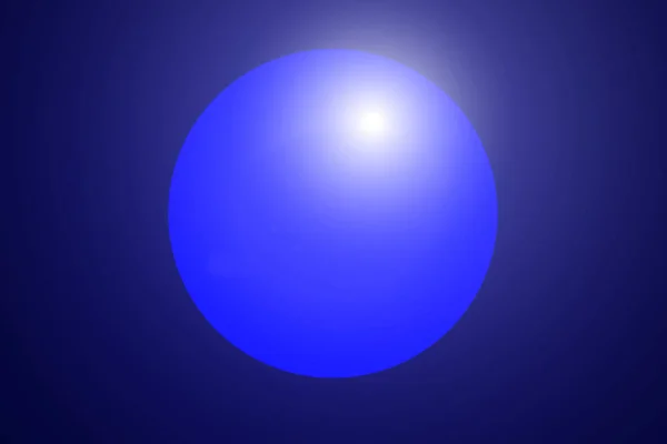 青の背景にぼやけネオンがピカピカ光る円 — ストック写真