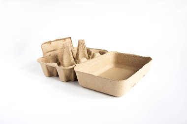 Yumurta karton boş beyaz izole paketi