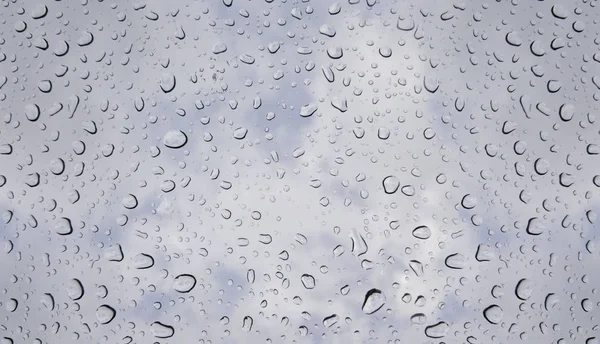 Wassertropfen auf Glasfenstern Hintergrund — Stockfoto